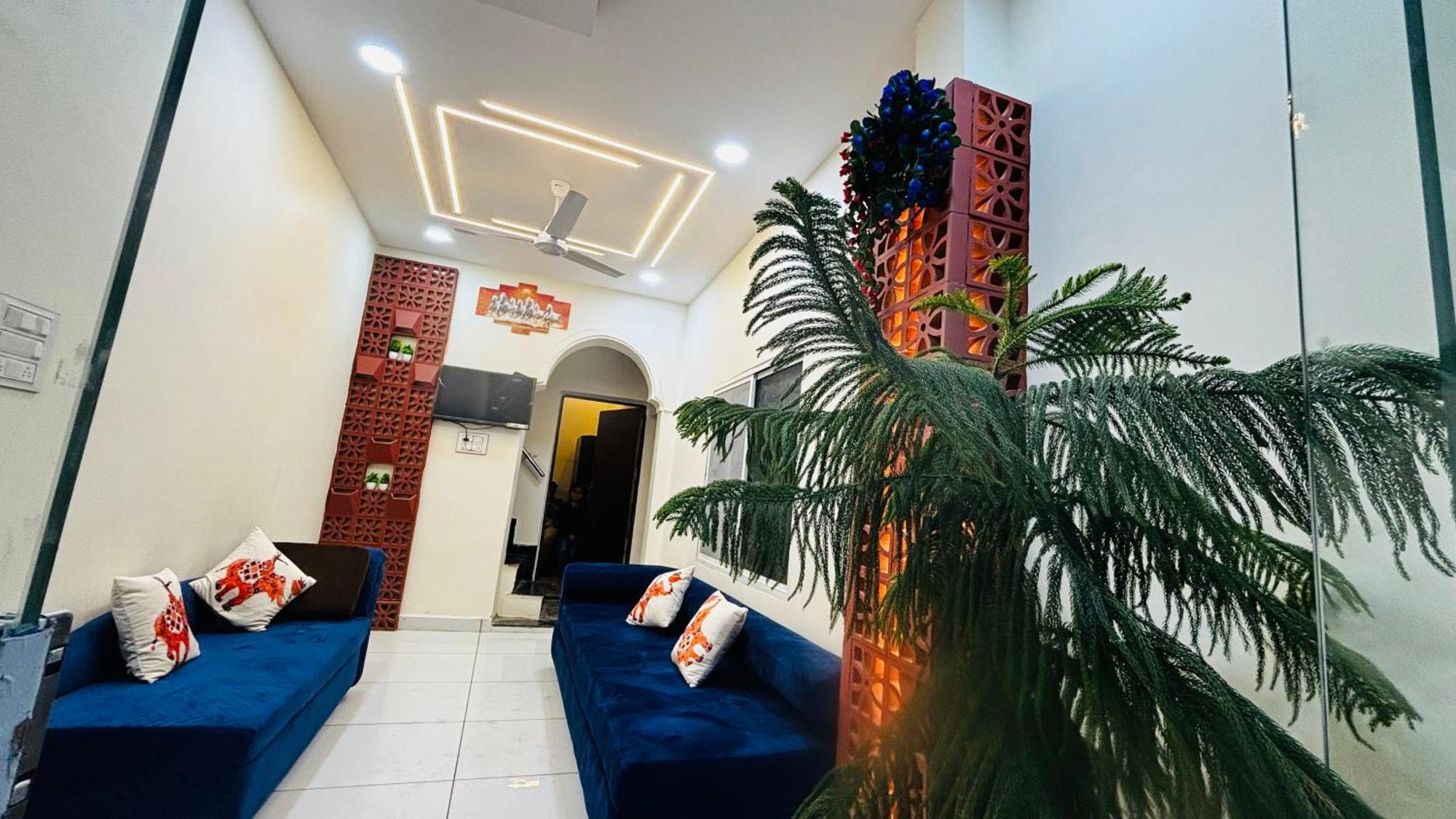 Hotel Shreenidhi Comfort Stay Ujjain Buitenkant foto