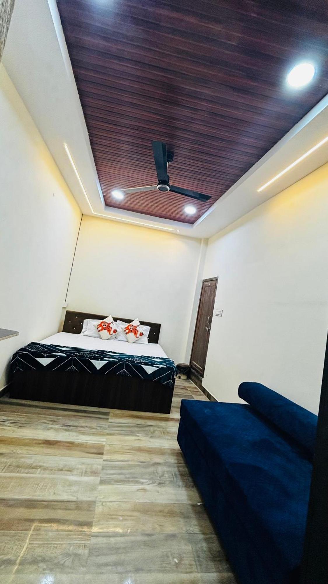 Hotel Shreenidhi Comfort Stay Ujjain Buitenkant foto