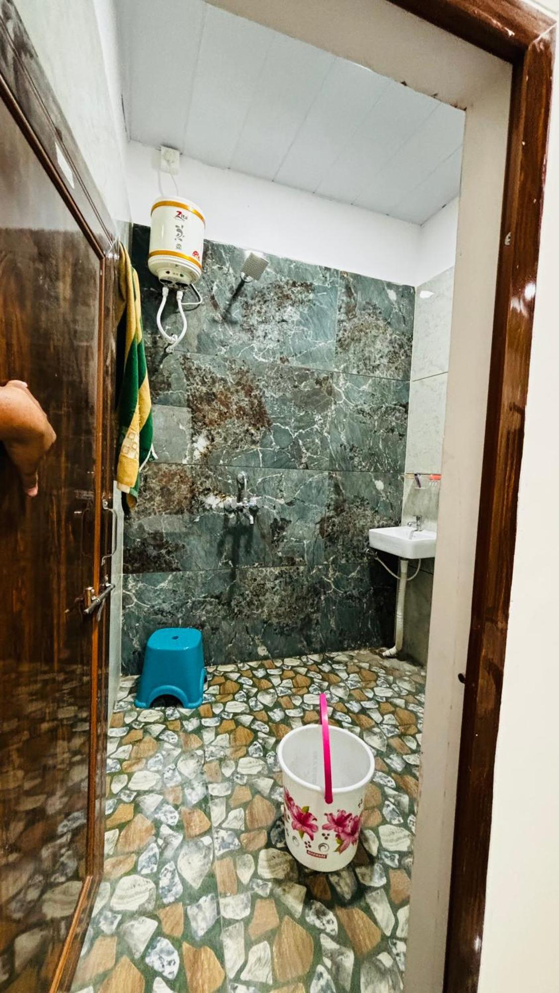 Hotel Shreenidhi Comfort Stay Ujjain Buitenkant foto